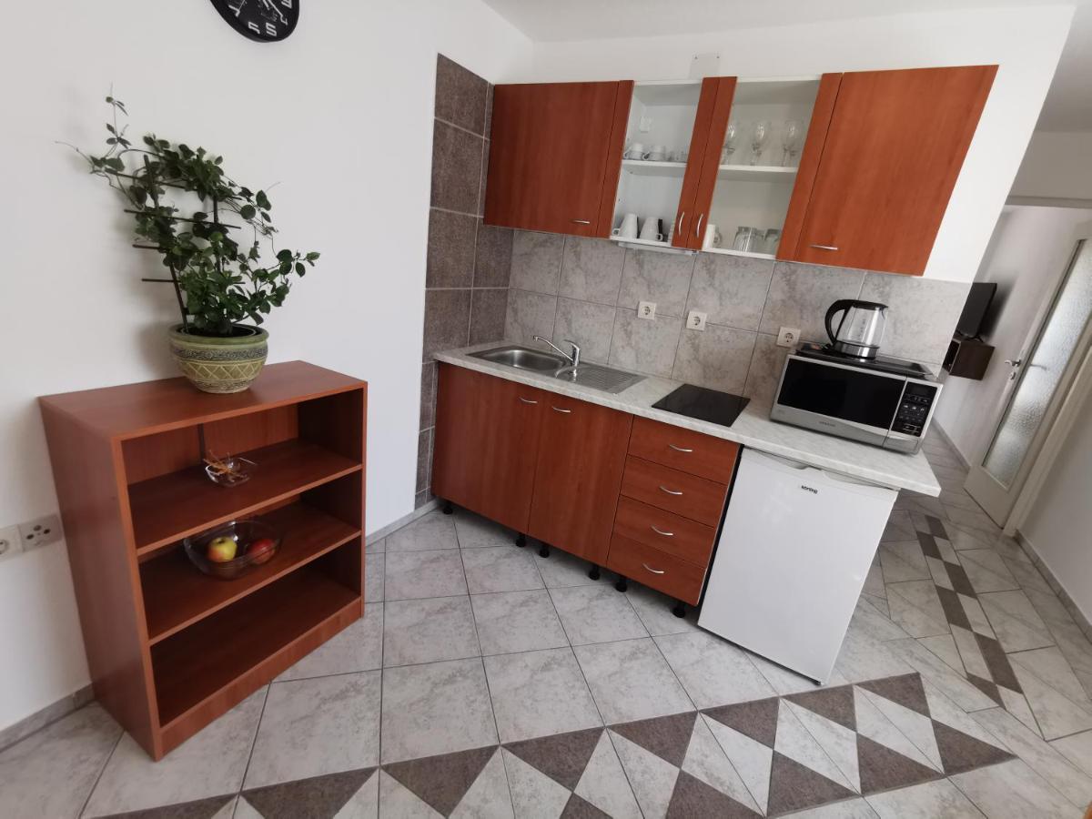 Apartments Villamare Grebastica Bagian luar foto