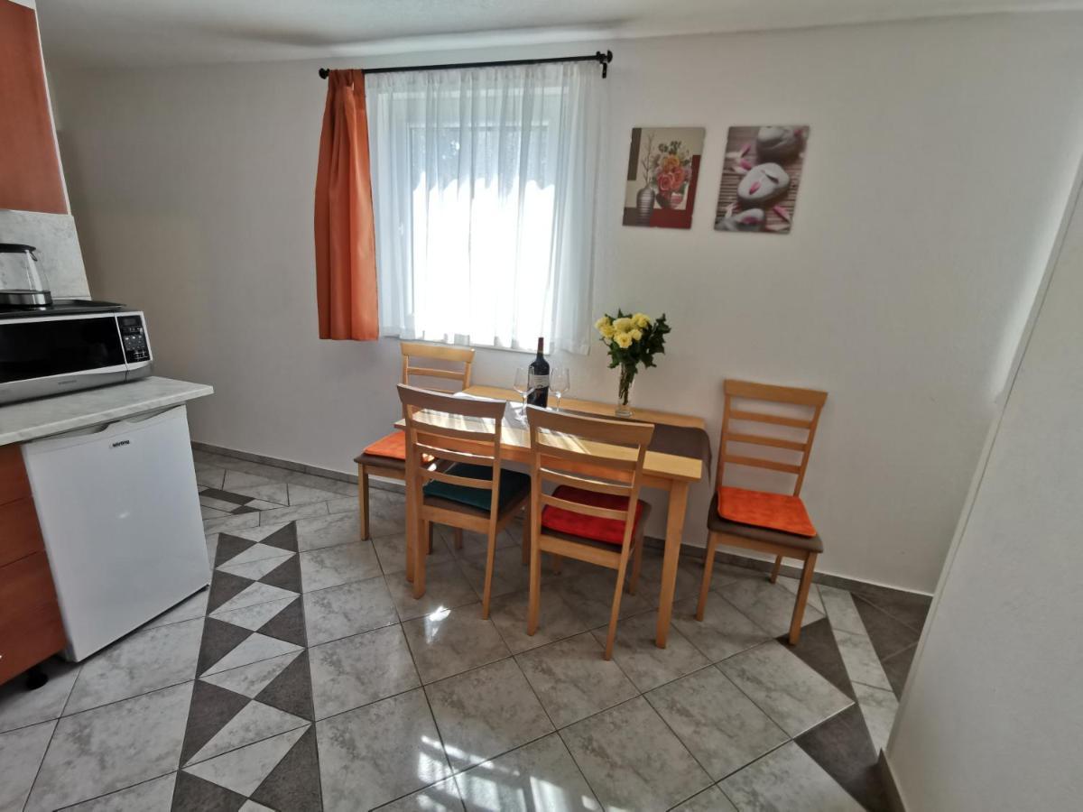 Apartments Villamare Grebastica Bagian luar foto
