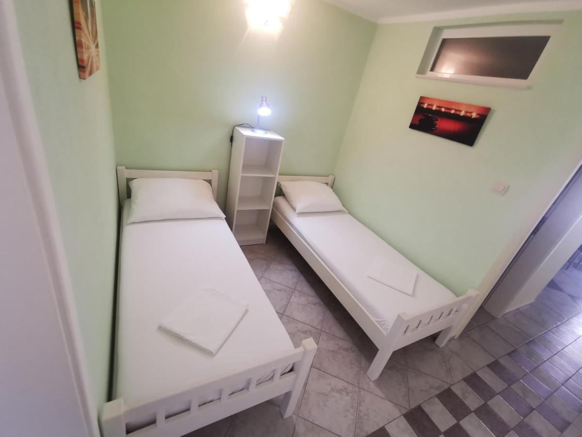 Apartments Villamare Grebastica Bagian luar foto