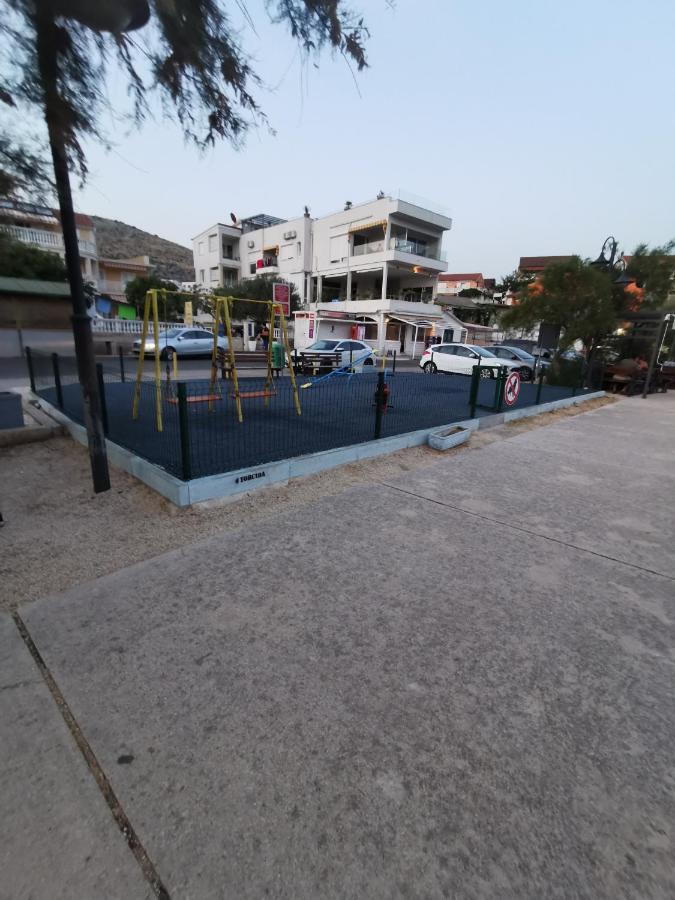 Apartments Villamare Grebastica Bagian luar foto