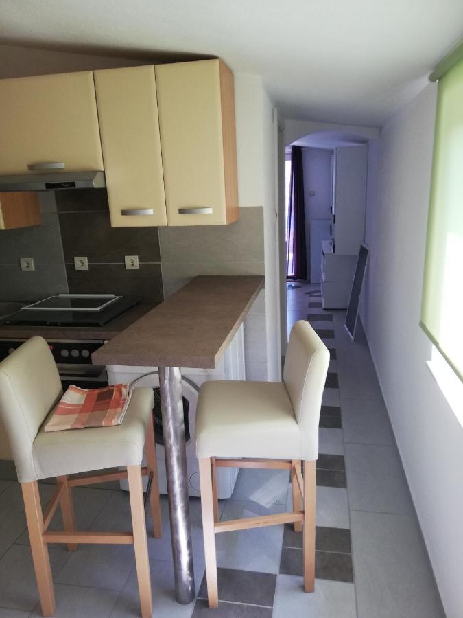 Apartments Villamare Grebastica Bagian luar foto